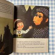 Livre Pinocchio joue aux cartes